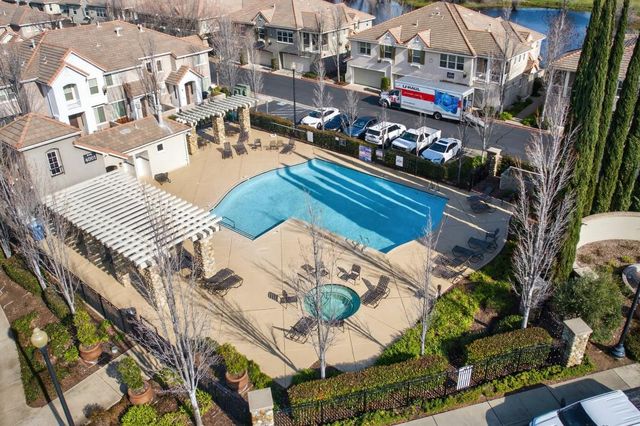 4901 Esplanade Cir, Folsom, CA 95630