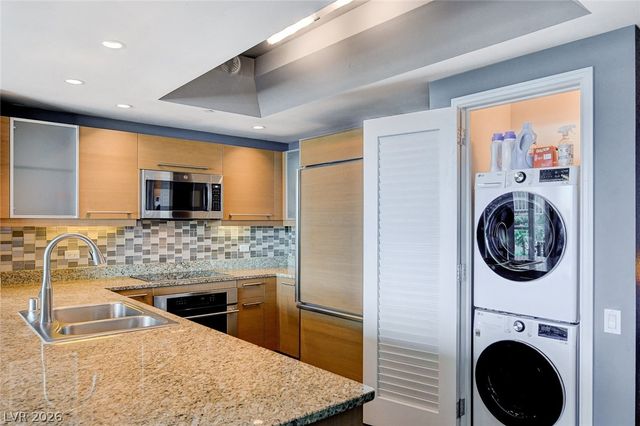 322 Karen Avenue 401, Las Vegas, NV 89109