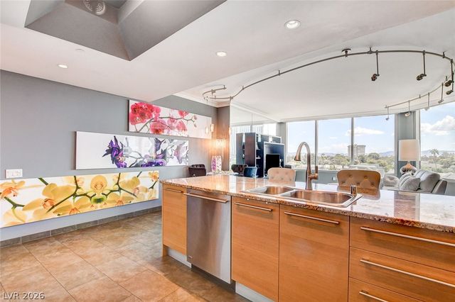 322 Karen Avenue 401, Las Vegas, NV 89109
