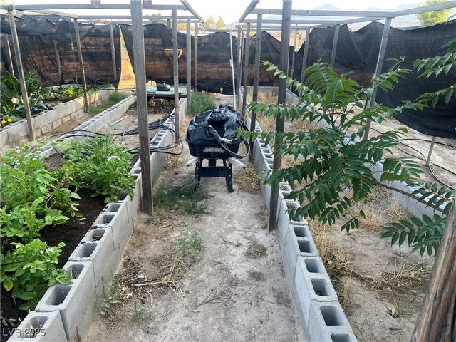 60 West Country Place Road, Pahrump, NV 89060