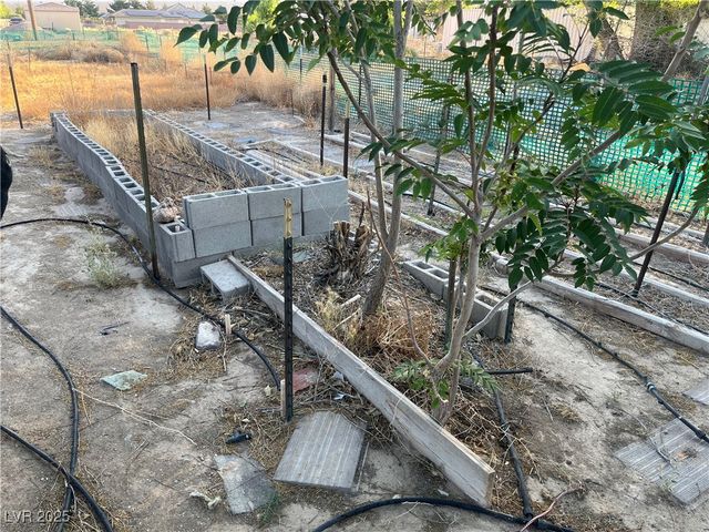 60 West Country Place Road, Pahrump, NV 89060