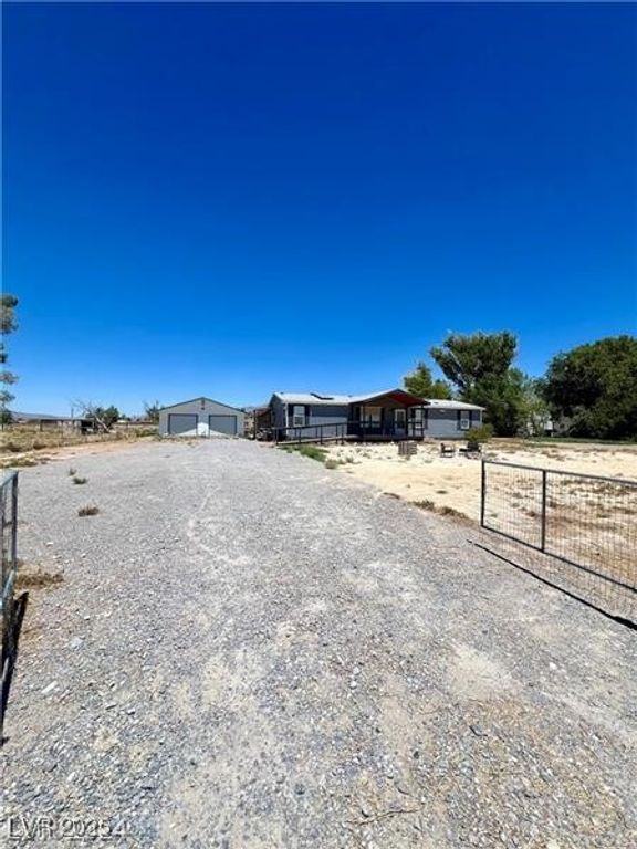 60 West Country Place Road, Pahrump, NV 89060