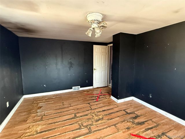 151 W Sheffield Avenue, Pontiac, MI 48340