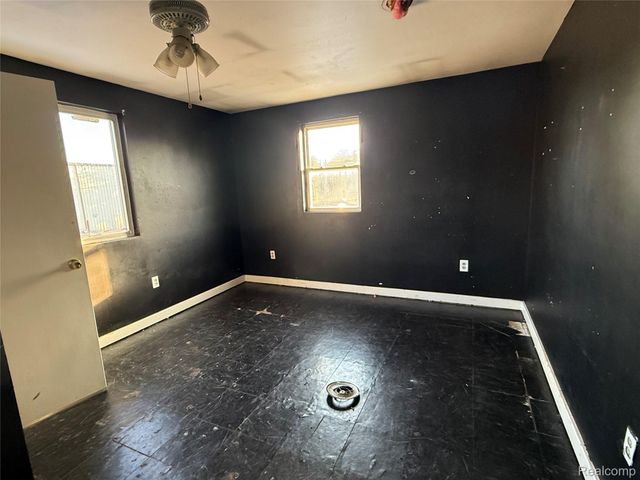 151 W Sheffield Avenue, Pontiac, MI 48340