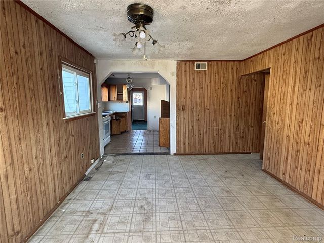 151 W Sheffield Avenue, Pontiac, MI 48340