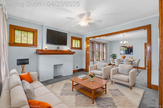 1053 Wayburn Street, Grosse Pointe Park, MI 48230