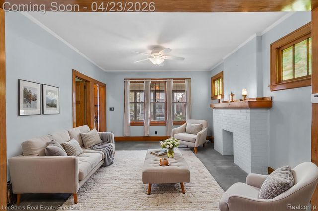 1053 Wayburn Street, Grosse Pointe Park, MI 48230