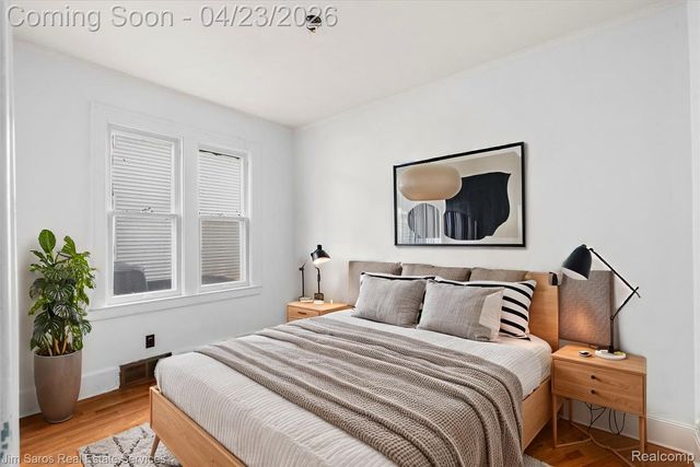 1053 Wayburn Street, Grosse Pointe Park, MI 48230