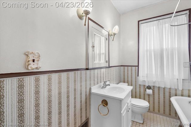 1053 Wayburn Street, Grosse Pointe Park, MI 48230