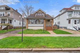 1053 Wayburn Street, Grosse Pointe Park, MI 48230