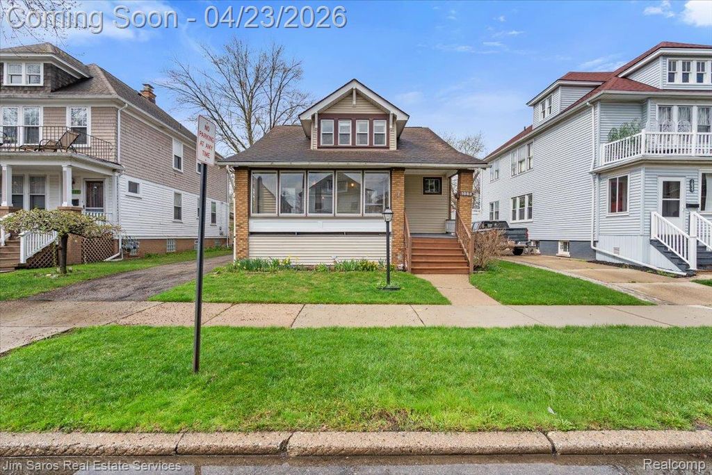 1053 Wayburn Street, Grosse Pointe Park, MI 48230