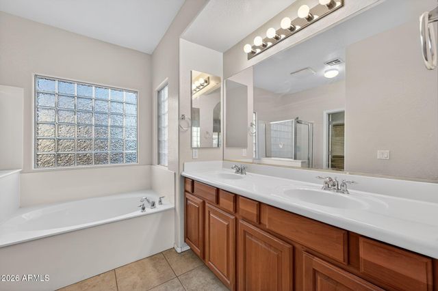 939 E SOURWOOD Drive, Gilbert, AZ 85298