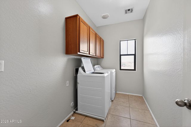 939 E SOURWOOD Drive, Gilbert, AZ 85298