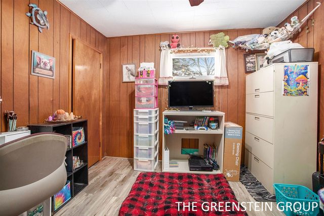 1950 E Dowling Road, Hastings, MI 49058