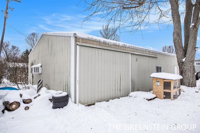 1950 E Dowling Road, Hastings, MI 49058