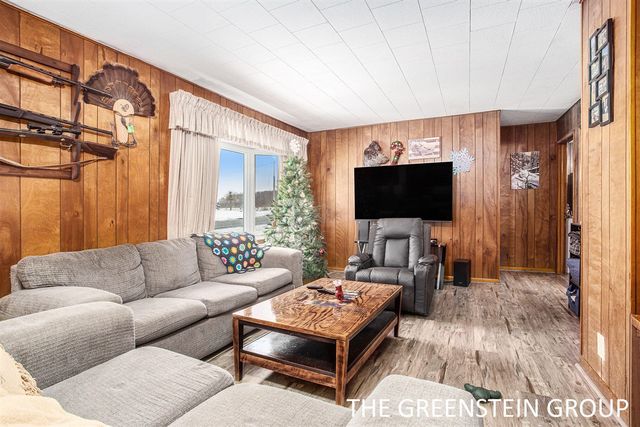 1950 E Dowling Road, Hastings, MI 49058