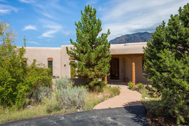 13723 Apache Plume Place NE, Albuquerque, NM 87111