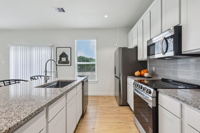 631 Canvas Ave, Fulshear, TX 77441