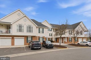 25300 LAKE MIST SQ #202, Chantilly, VA 20152