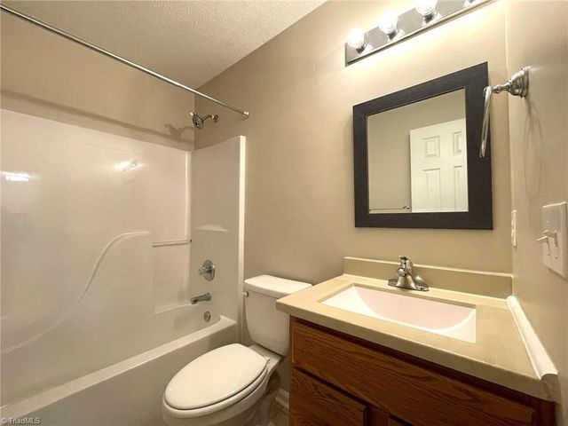 3123 High Bridge Circle, Jamestown, NC 27282