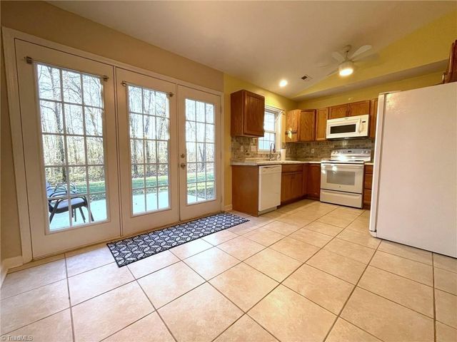 3123 High Bridge Circle, Jamestown, NC 27282