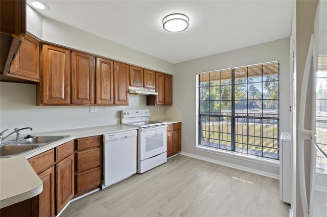 200 Panorama Drive, Conroe, TX 77304