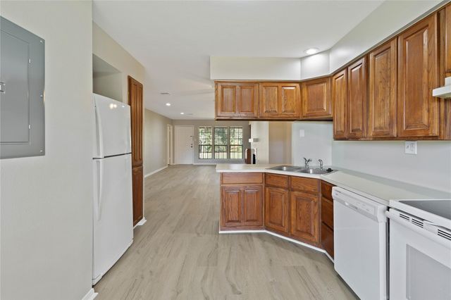 200 Panorama Drive, Conroe, TX 77304