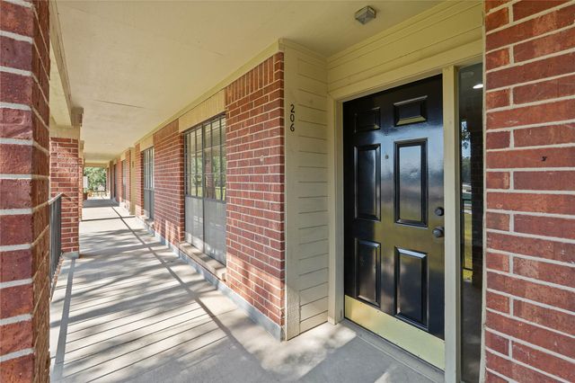 200 Panorama Drive, Conroe, TX 77304