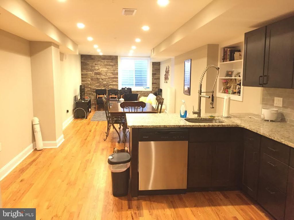 2131 SPRUCE ST, Philadelphia, PA 19103 — photo 3