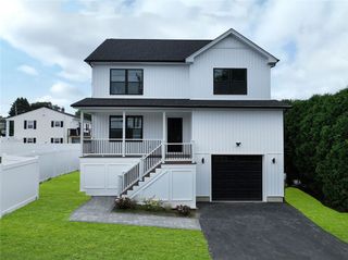 100 Uxbridge Street, Cranston, RI 02920