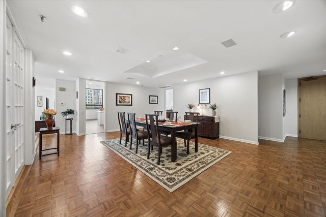 680 N Lake Shore Drive 221, Chicago, IL 60611