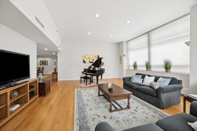 680 N Lake Shore Drive 221, Chicago, IL 60611