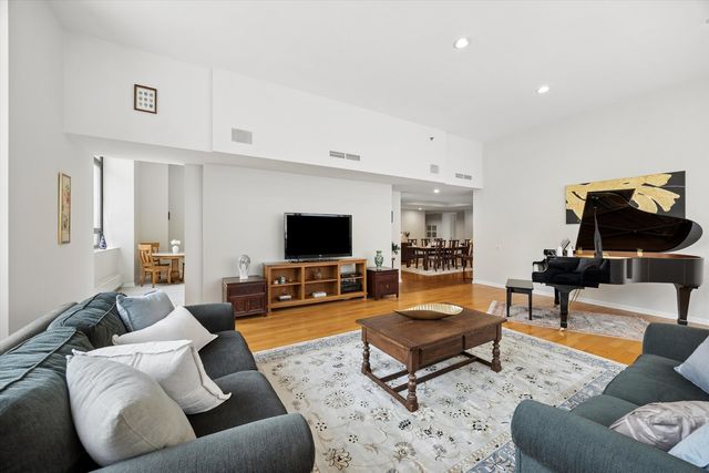 680 N Lake Shore Drive 221, Chicago, IL 60611