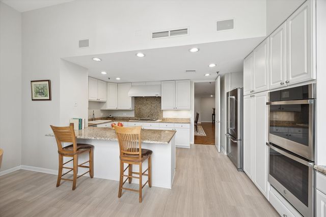 680 N Lake Shore Drive 221, Chicago, IL 60611
