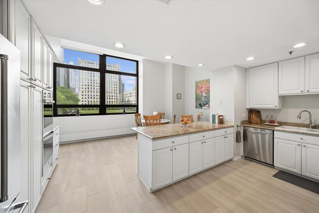 680 N Lake Shore Drive 221, Chicago, IL 60611