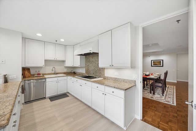 680 N Lake Shore Drive 221, Chicago, IL 60611