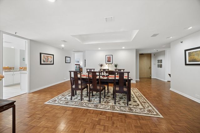 680 N Lake Shore Drive 221, Chicago, IL 60611