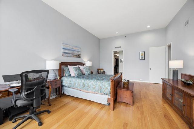 680 N Lake Shore Drive 221, Chicago, IL 60611