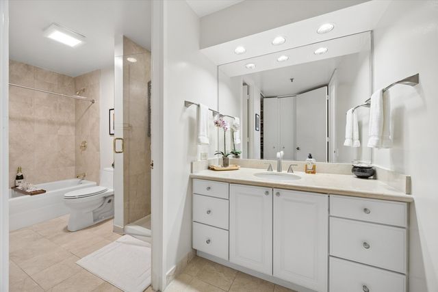 680 N Lake Shore Drive 221, Chicago, IL 60611