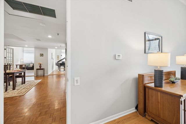 680 N Lake Shore Drive 221, Chicago, IL 60611