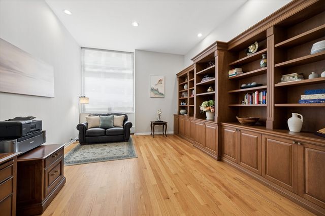 680 N Lake Shore Drive 221, Chicago, IL 60611
