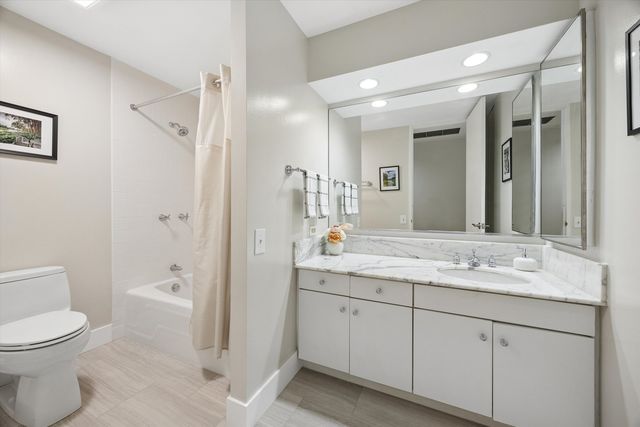 680 N Lake Shore Drive 221, Chicago, IL 60611
