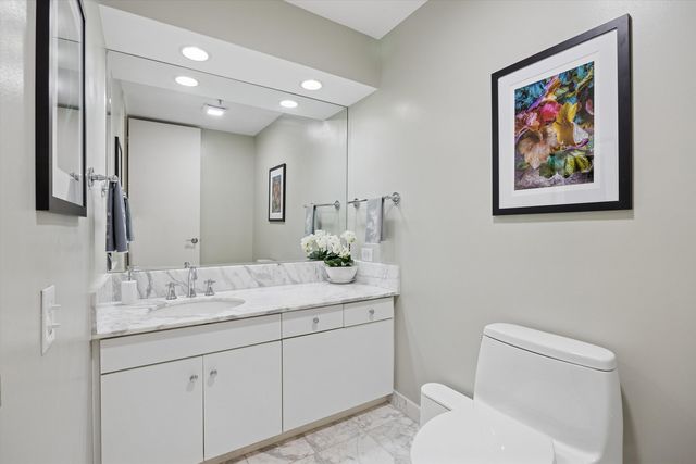 680 N Lake Shore Drive 221, Chicago, IL 60611