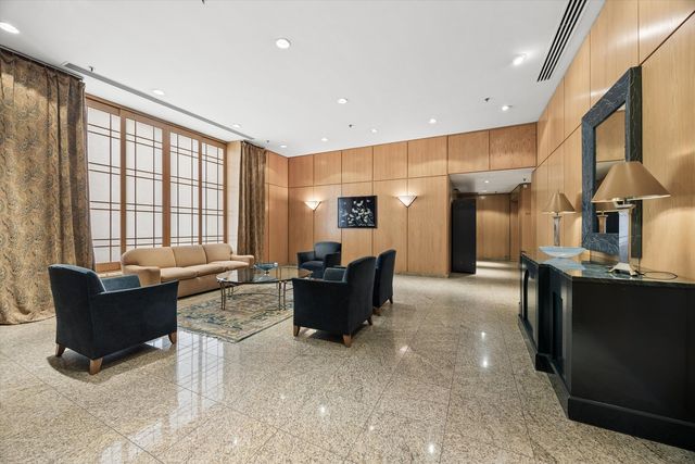 680 N Lake Shore Drive 221, Chicago, IL 60611
