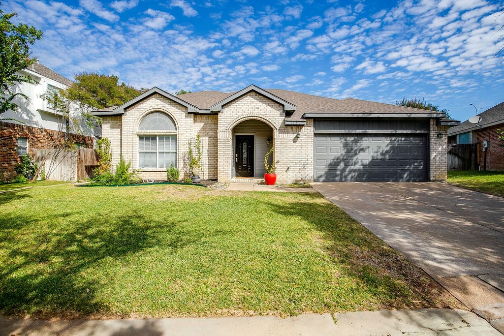7550 Deerlodge Trail, Fort Worth, TX 76137 — exterior
