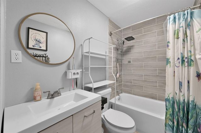 216 S Magnolia Drive, Conroe, TX 77301