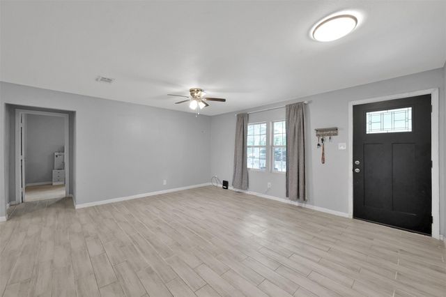 216 S Magnolia Drive, Conroe, TX 77301