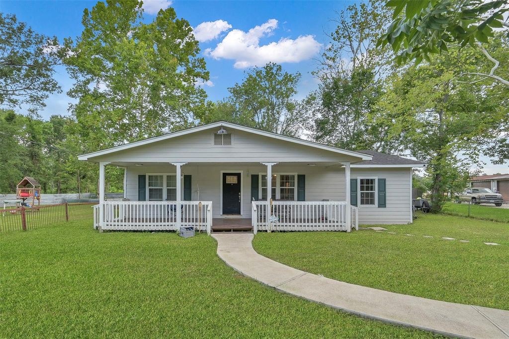 216 S Magnolia Drive, Conroe, TX 77301