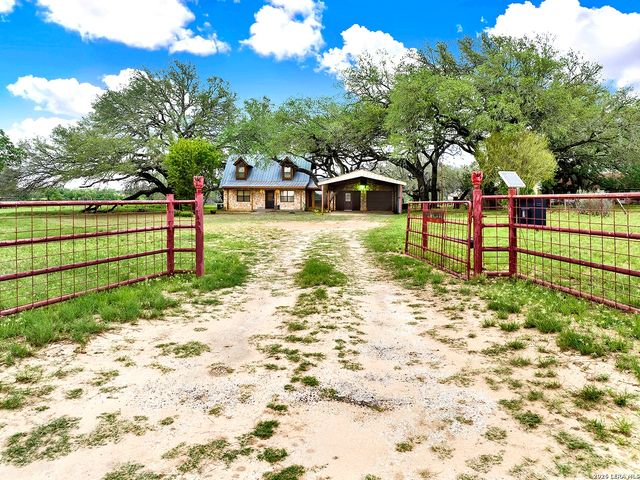 360 HORTON RD, Poteet, TX 78065
