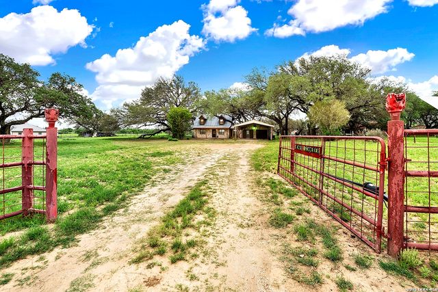 360 HORTON RD, Poteet, TX 78065